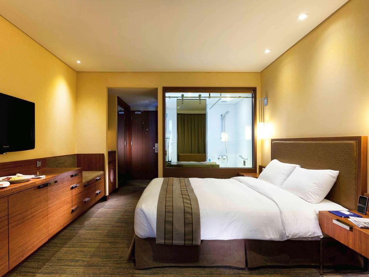 Novotel Ambassador Doksan Сеул Екстериор снимка
